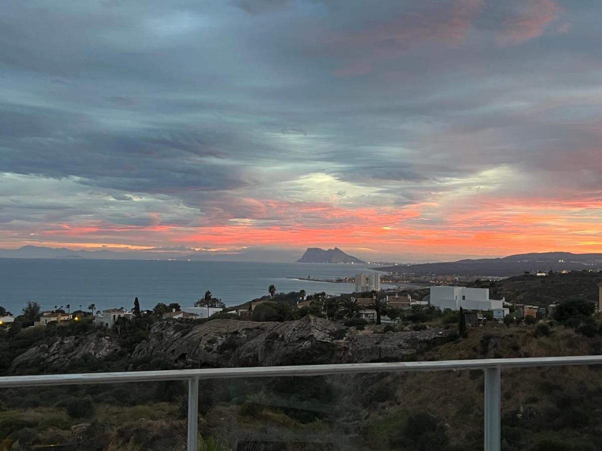 Penthouse With Stunning View And Rooftop Terrace Manilva Bagian luar foto